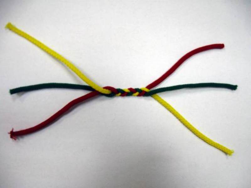 Схема переплетения полос мягкой ткани в косичку Схема косички для собак