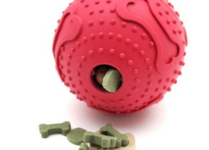 Игрушка для собак мяч с кормом